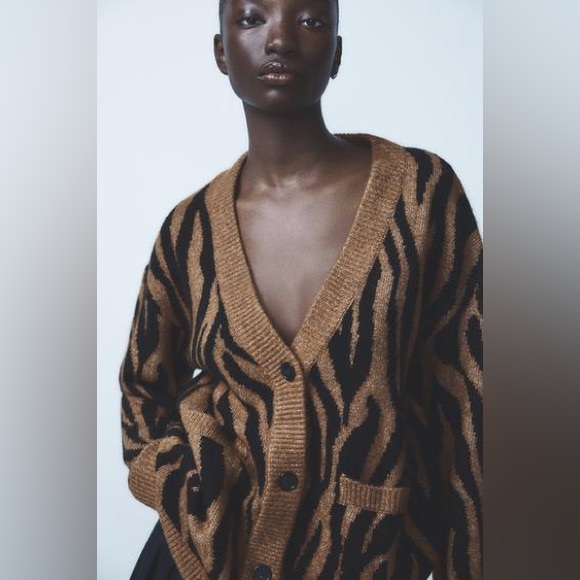 ZARA ANIMAL PRINT JACQUARD KNIT CARDIGAN - Picture 4 of 10